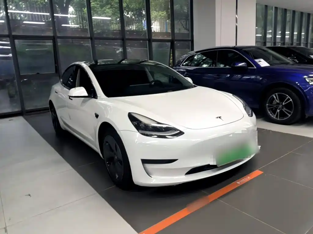 Tesla Model 3 — миниатюра 4