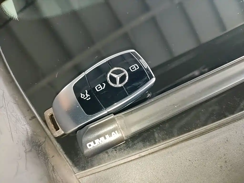 Mercedes-Benz E-Class — миниатюра 9