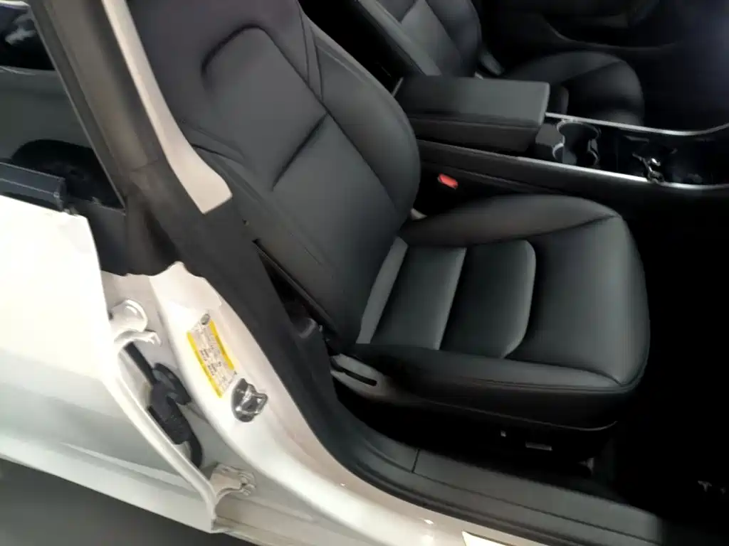 Tesla Model 3 — миниатюра 25