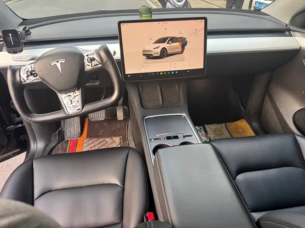 Tesla Model Y — миниатюра 8