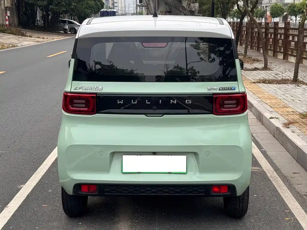 Wuling MINIEV — миниатюра 4