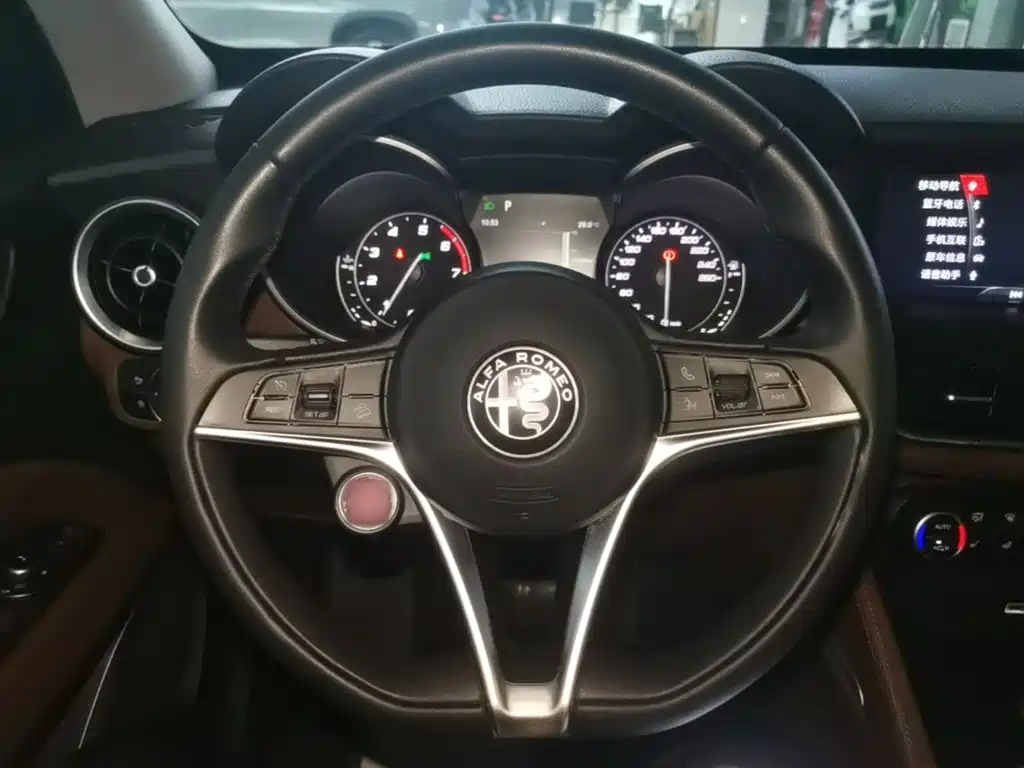 Alfa Romeo Stelvio — миниатюра 11