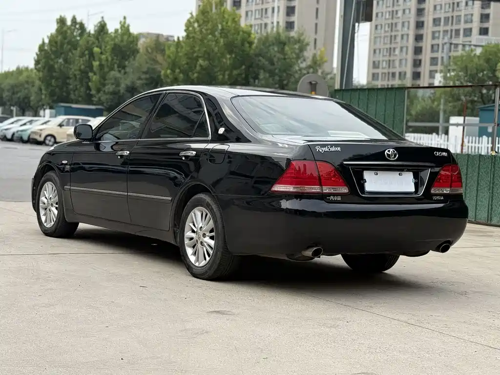 Toyota Crown — миниатюра 9