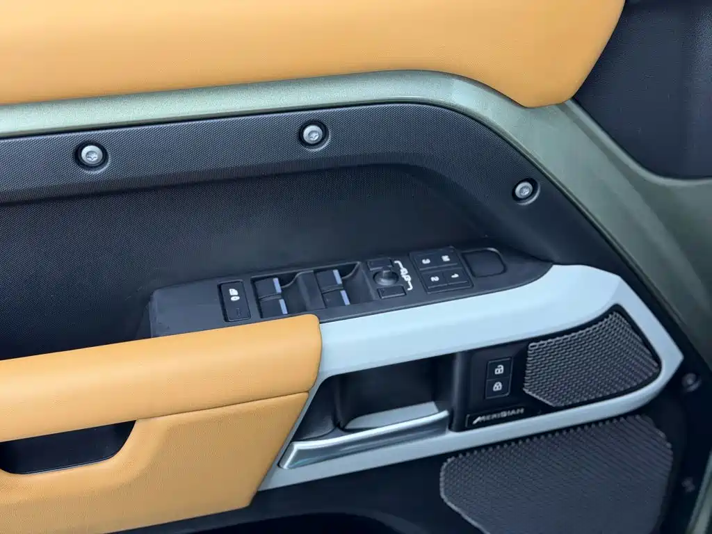 Land Rover Defender — миниатюра 33