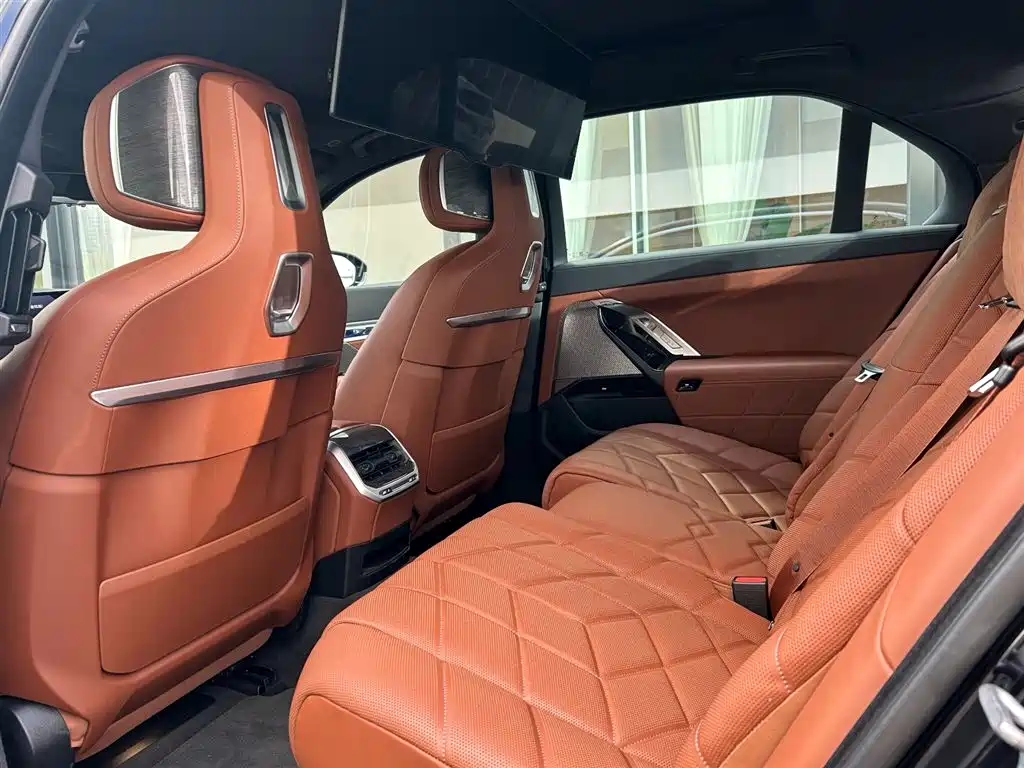 BMW i7 — миниатюра 6