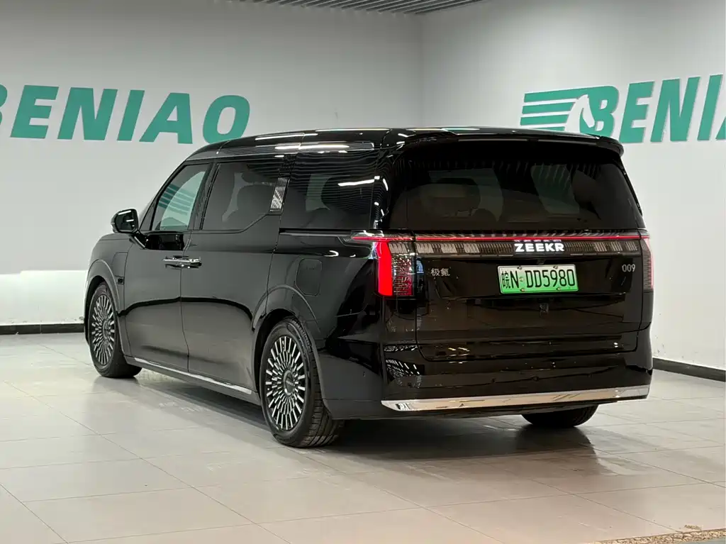 Zeekr 009 2024 мест Executive 108kWh