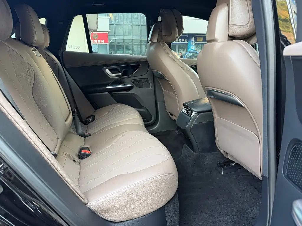 Mercedes-Benz EQE SUV — миниатюра 11