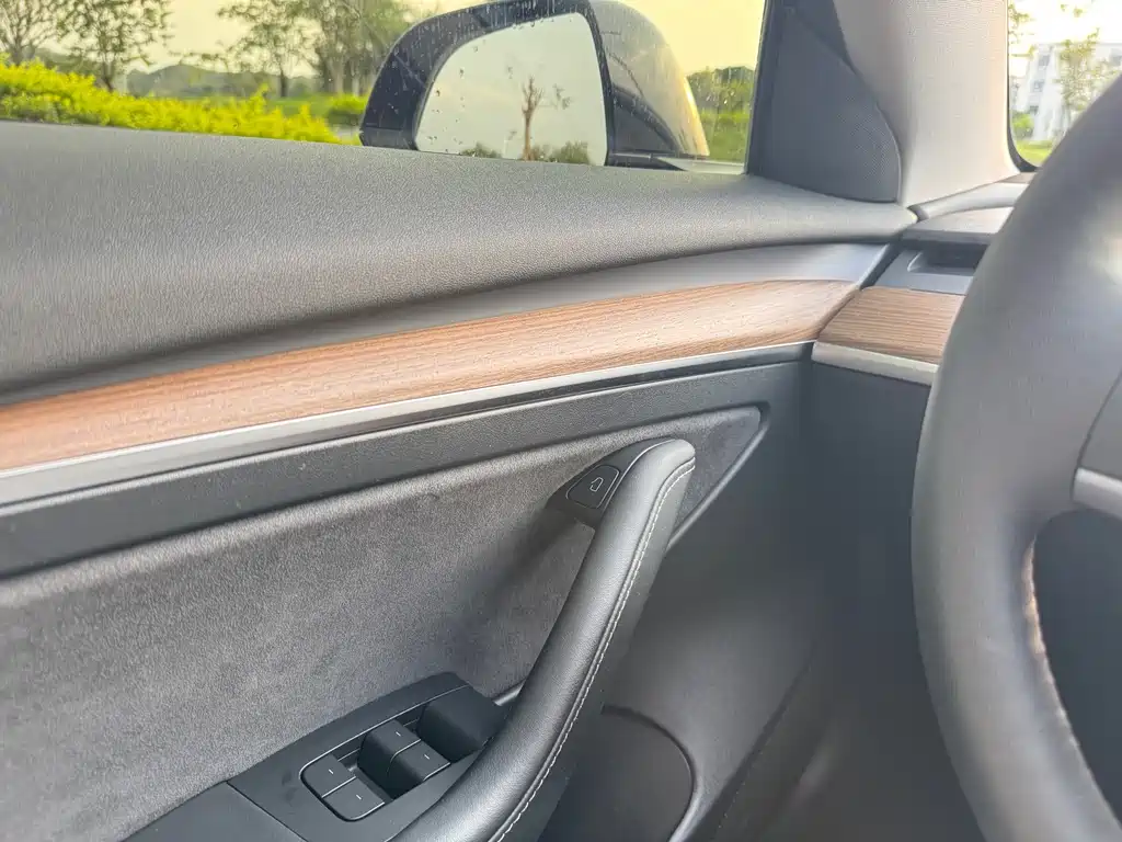 Tesla Model 3 — миниатюра 14