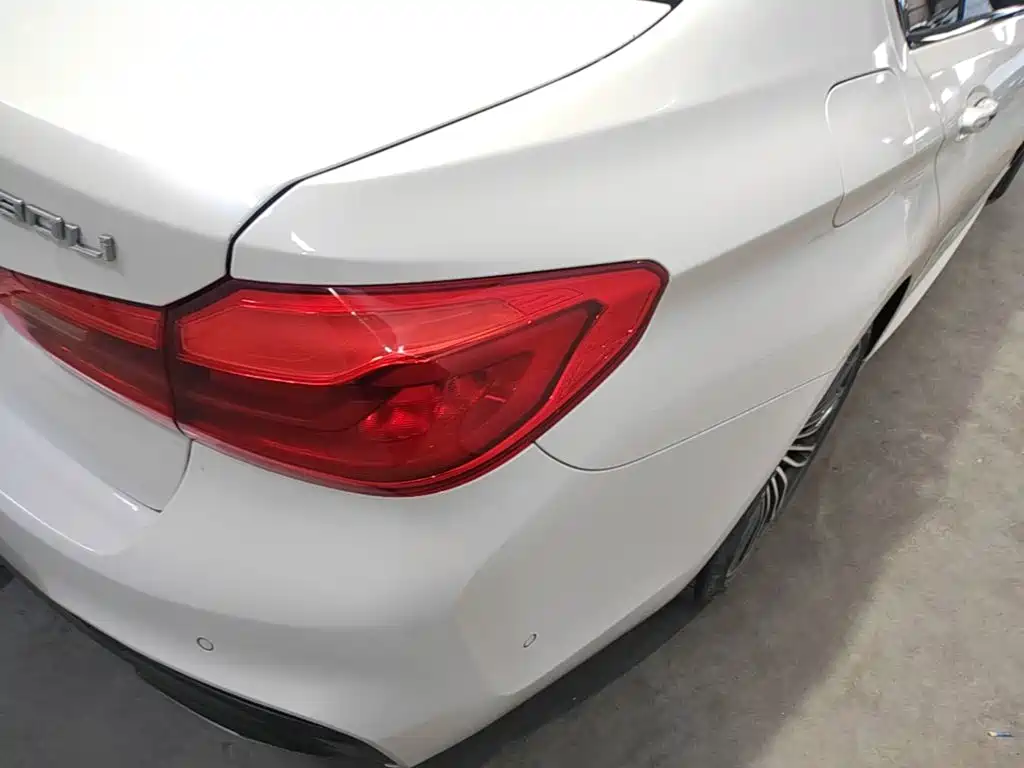 BMW 5 Series — миниатюра 8