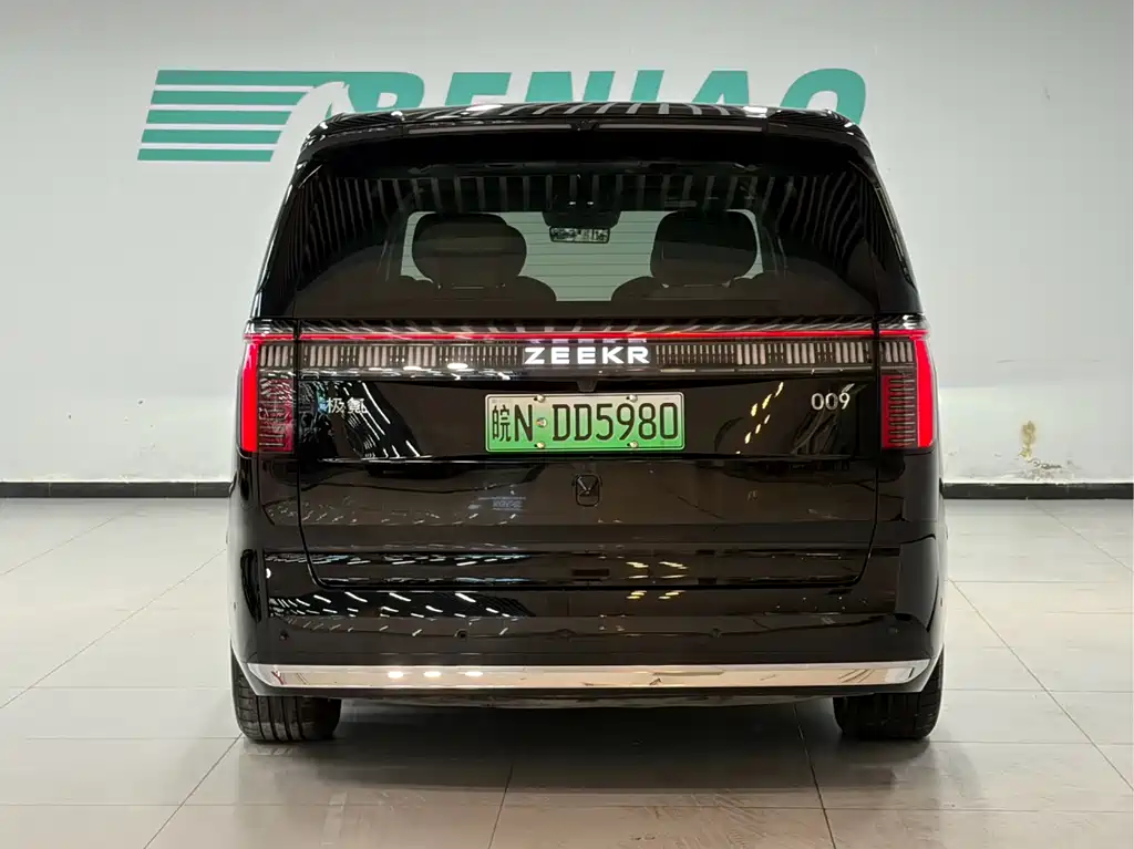Zeekr 009 2024 мест Executive 108kWh