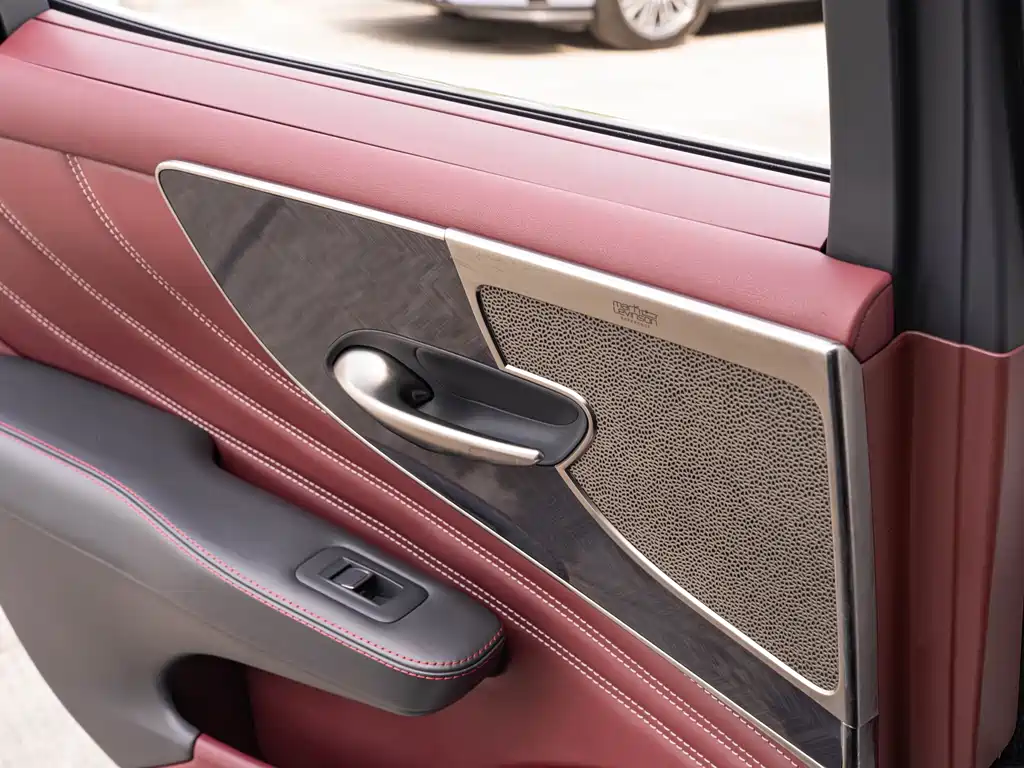 Lexus LS — миниатюра 18