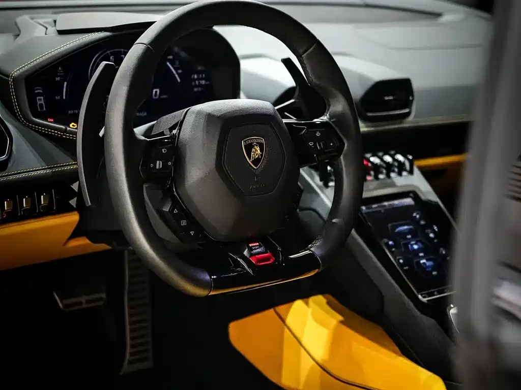 LAMBORGHINI HURACÁN