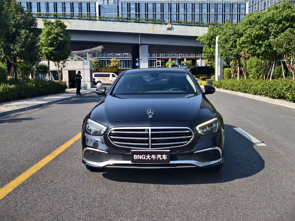 Mercedes-Benz E-Class — миниатюра 2