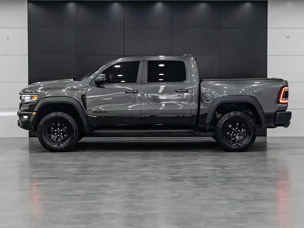 Ram Trucks 2022 6.2T