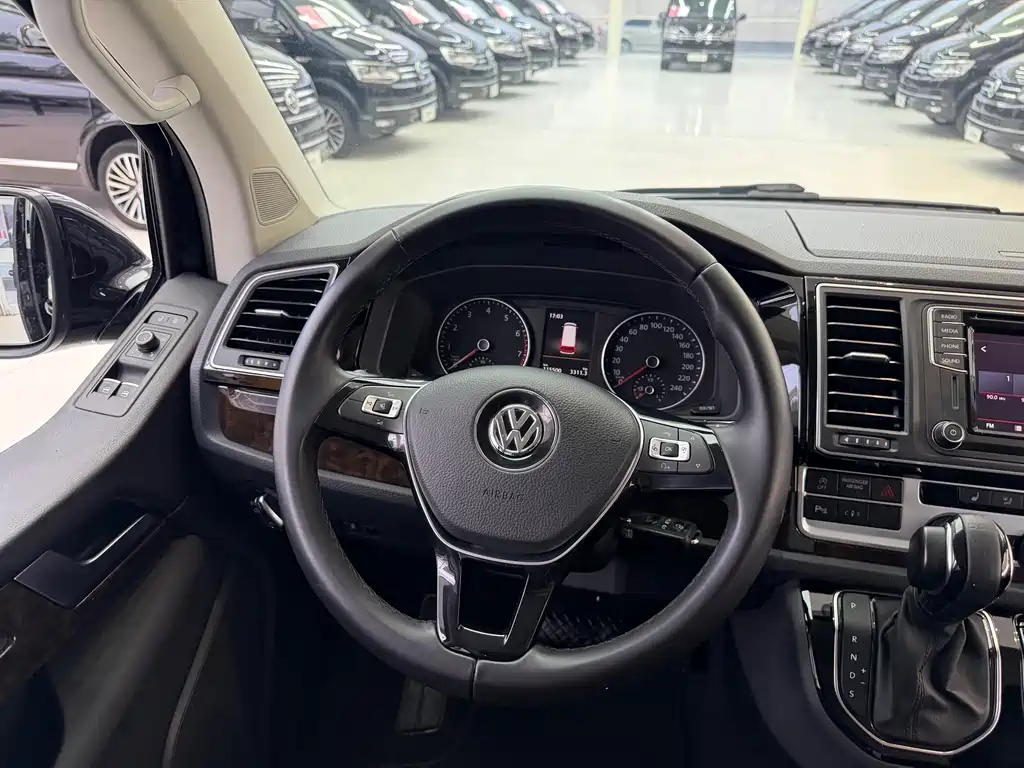 Volkswagen Multivan — миниатюра 8