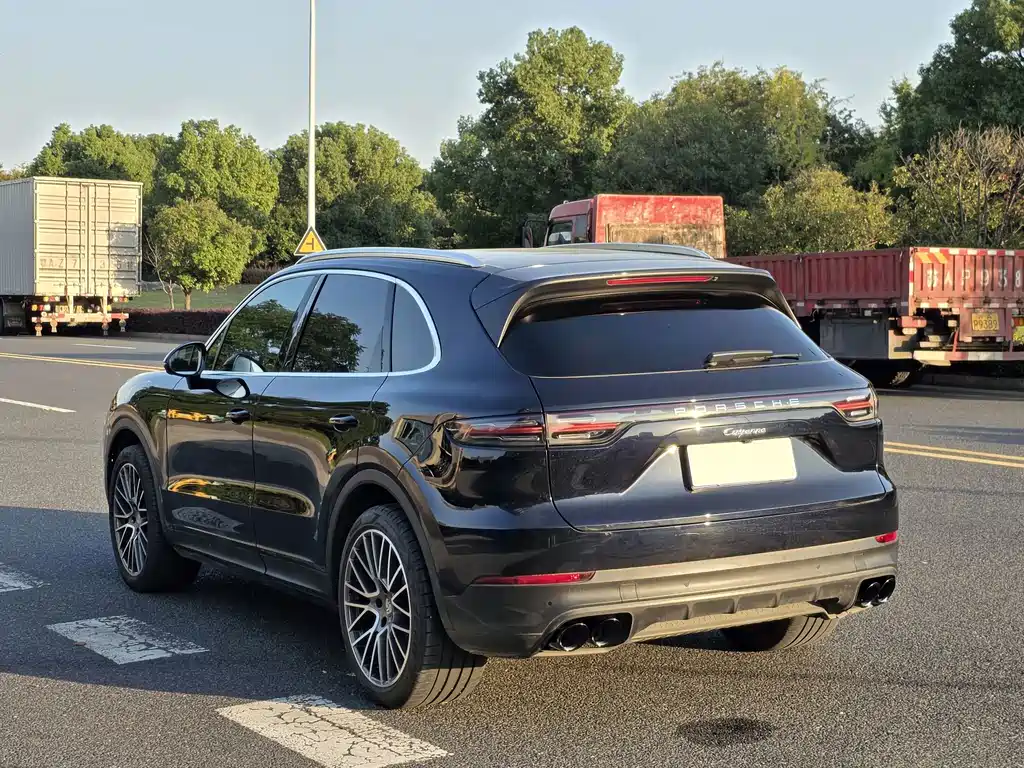 Porsche Cayenne — миниатюра 9