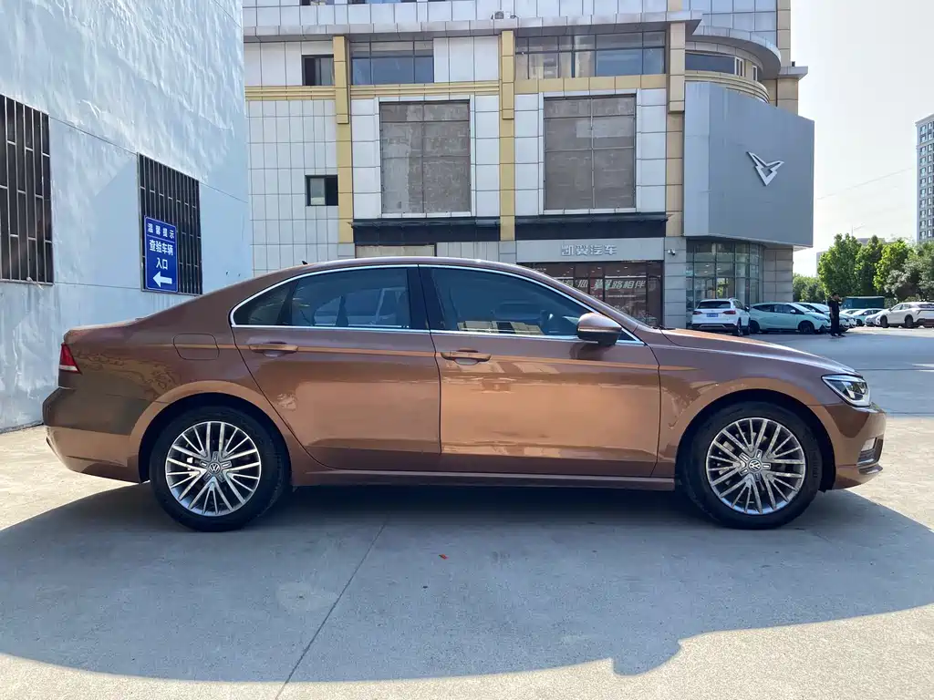Volkswagen Lamando 2015 330TSI DSG Luxury
