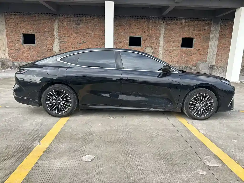 Geely Galaxy Galaxy 8 8 2025 60km EM-i Luxury