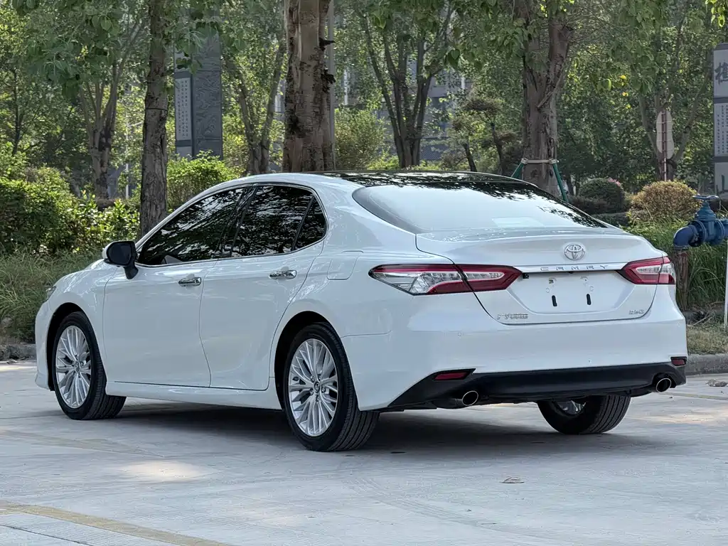 Toyota Camry — миниатюра 7