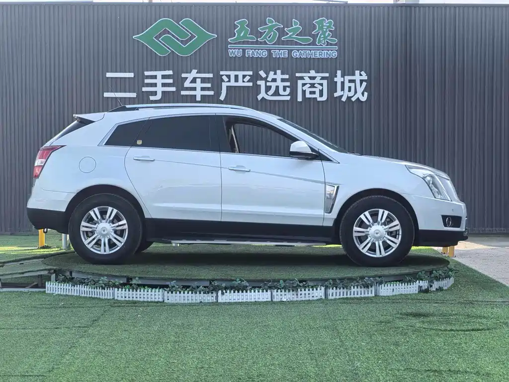CADILLAC SRX