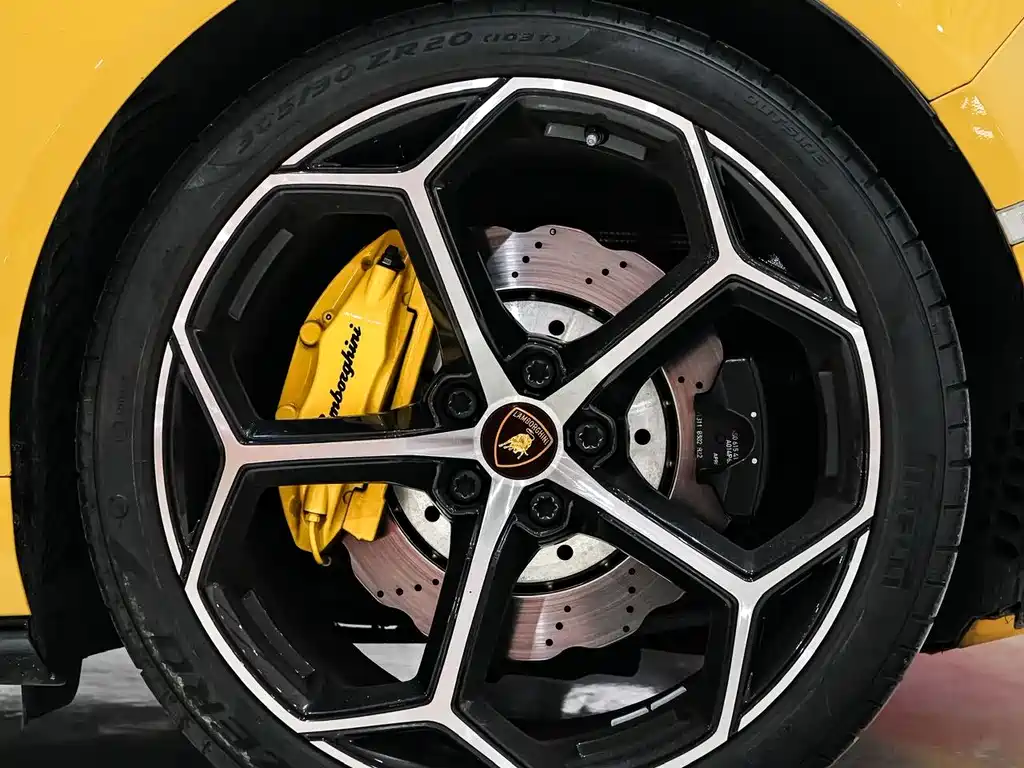 LAMBORGHINI HURACÁN