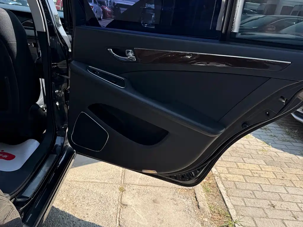 Hongqi Hongqi H7 — миниатюра 16