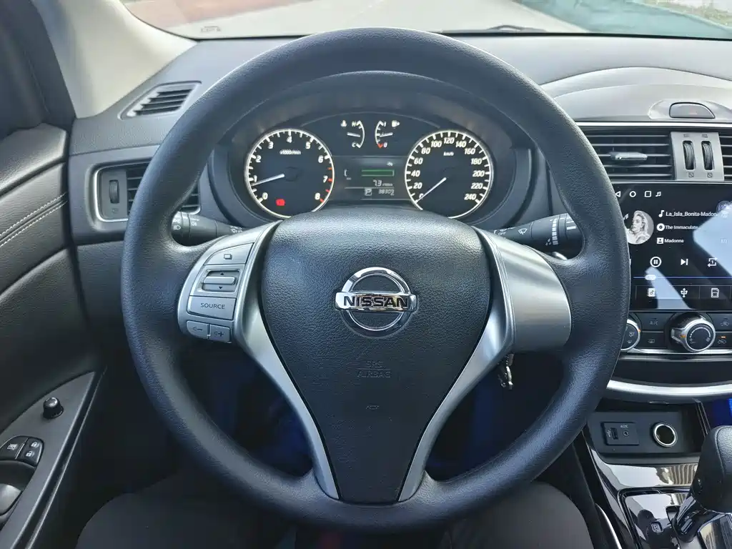 NISSAN TIIDA