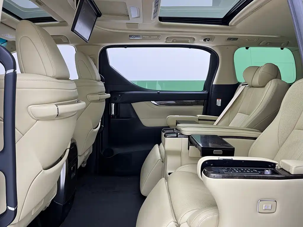 Toyota Alphard — миниатюра 6