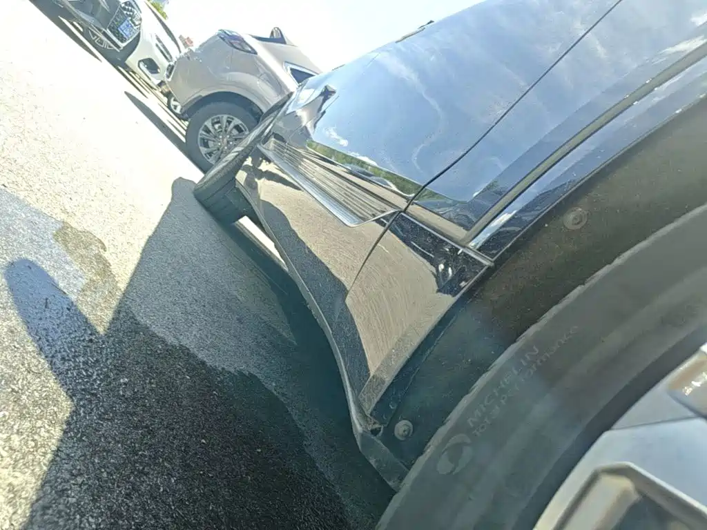 Cadillac Lyriq — миниатюра 21