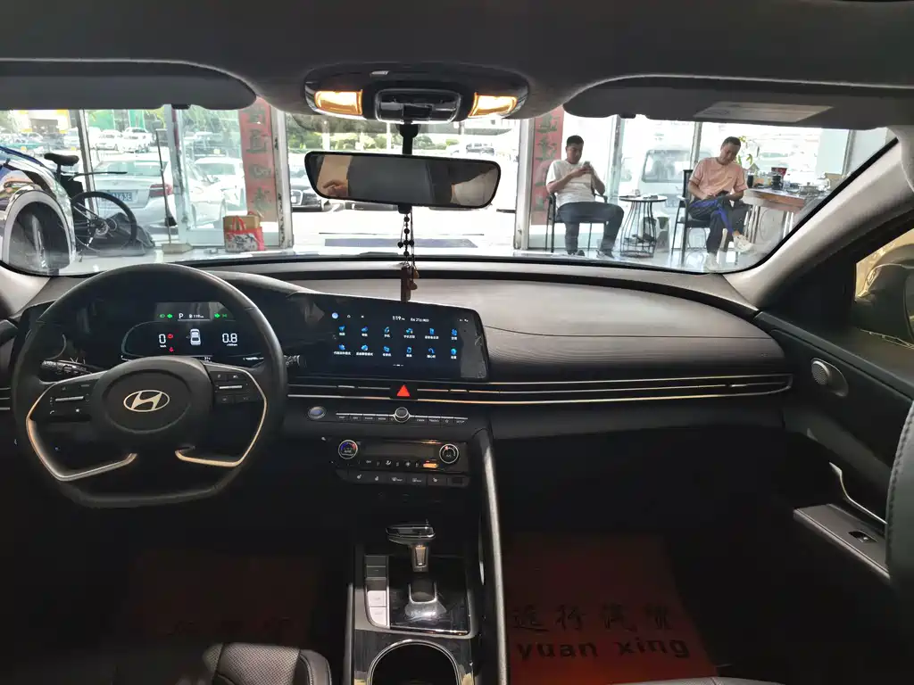 Hyundai Elantra — миниатюра 11
