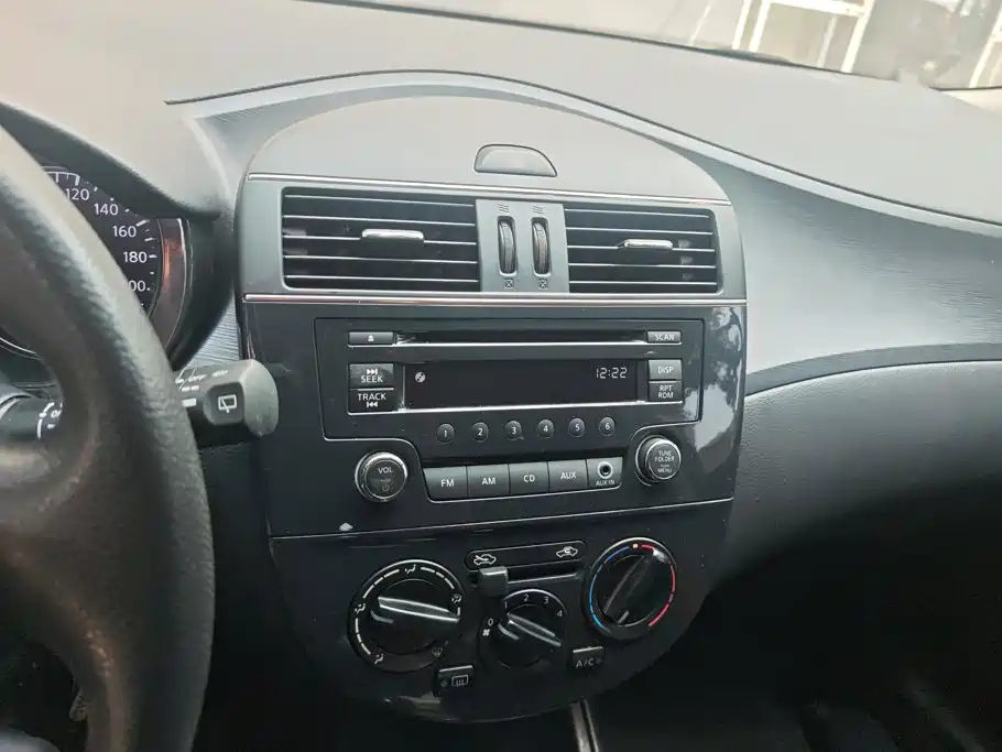 Nissan Tiida — миниатюра 13