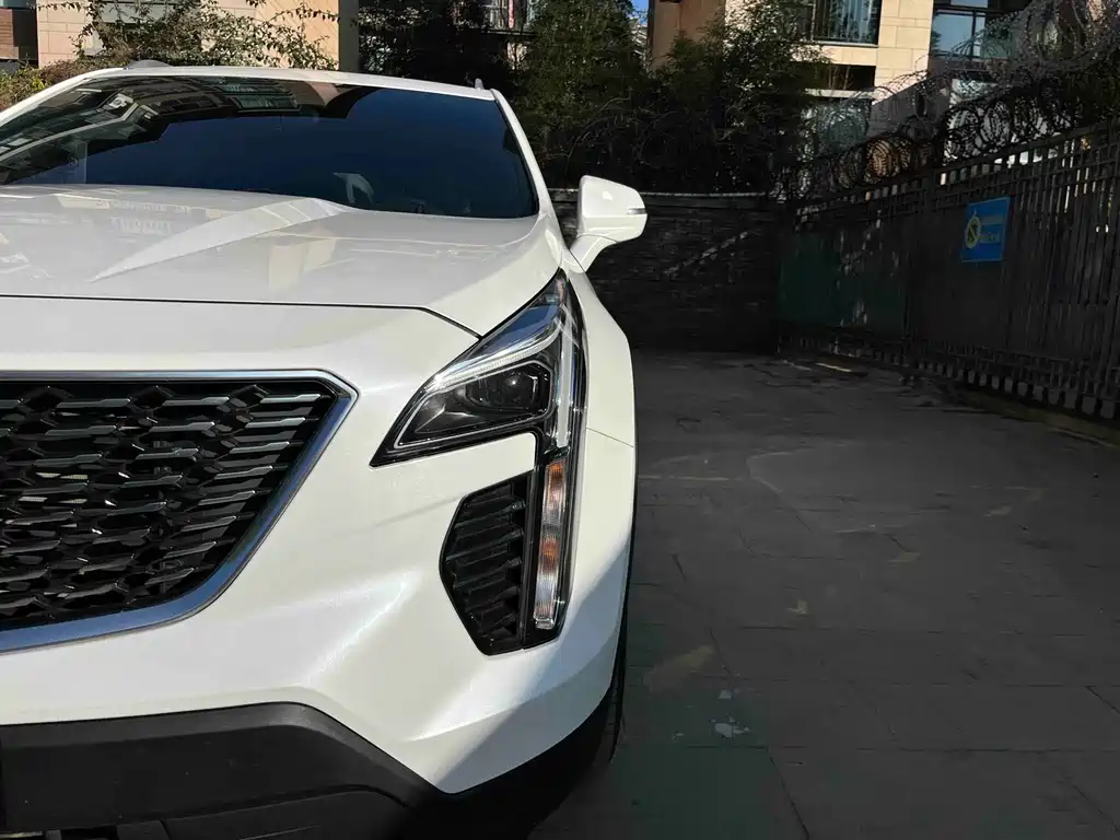 CADILLAC XT4
