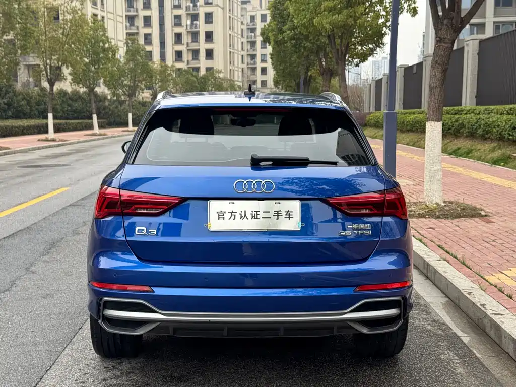 AUDI Q3