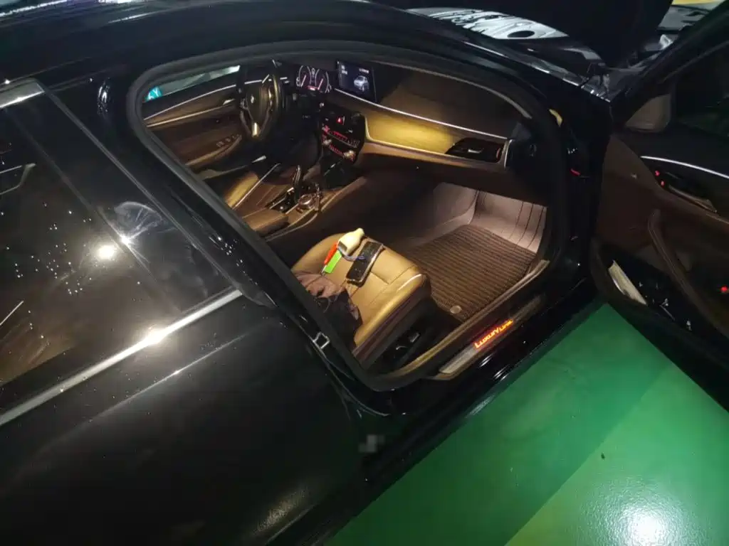 BMW 5 Series — миниатюра 20