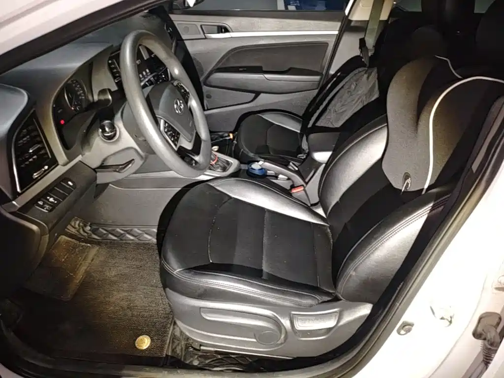 Hyundai Elantra — миниатюра 15