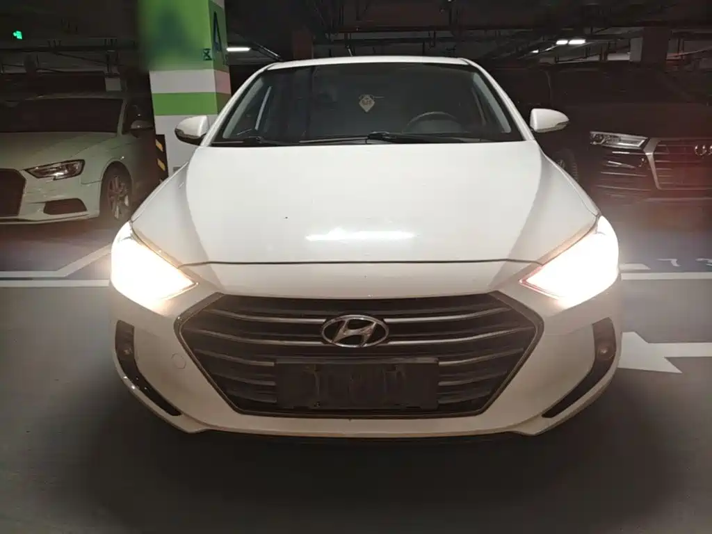 Hyundai Elantra — миниатюра 3