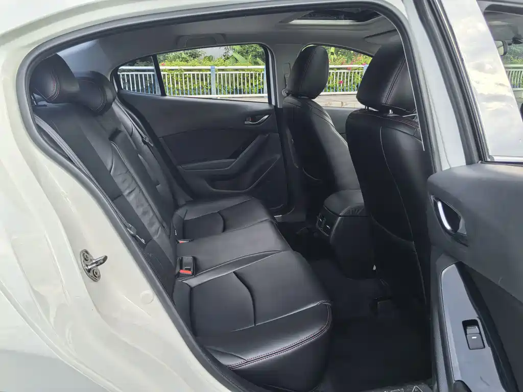 Mazda 3 Axela — миниатюра 17