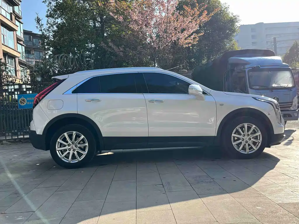 CADILLAC XT4