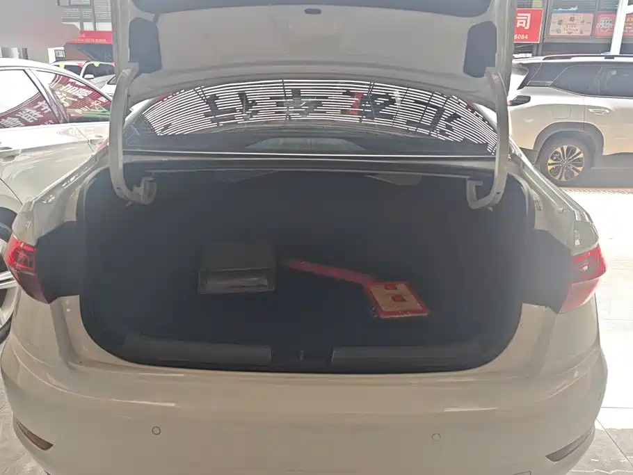 Volkswagen Sagitar — миниатюра 4