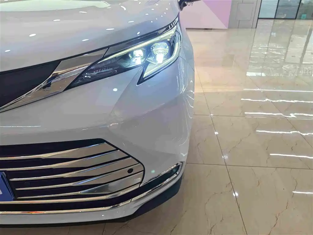 Toyota Sienna — миниатюра 11