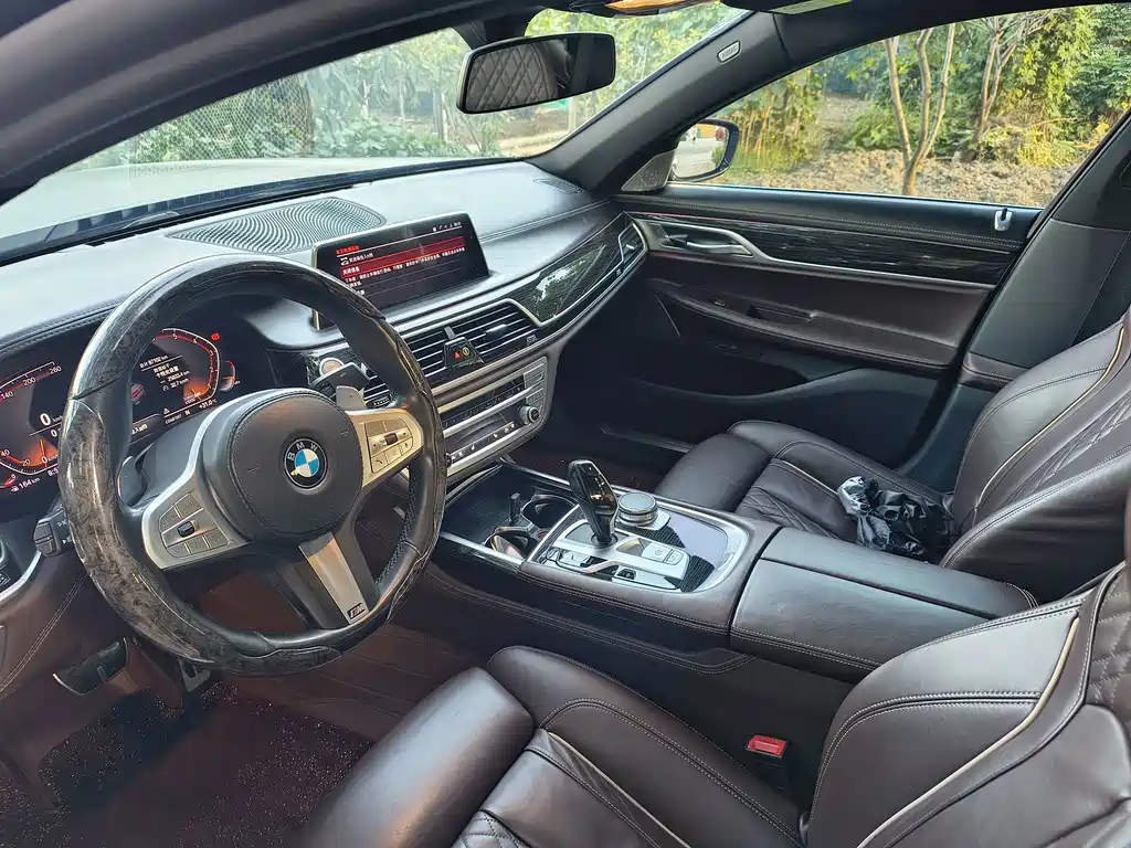 BMW 7 Series — миниатюра 10
