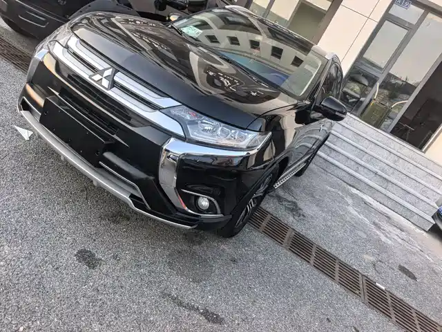 MITSUBISHI OUTLANDER 2017