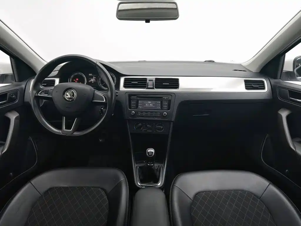 Skoda Rapid — миниатюра 5