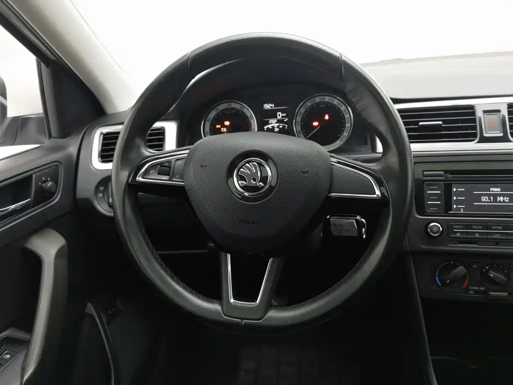 Skoda Rapid — миниатюра 11