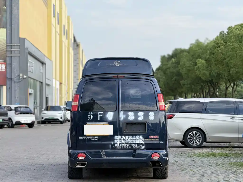 GMC Savana — миниатюра 3