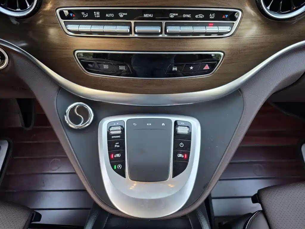 Mercedes-Benz V-Class — миниатюра 19
