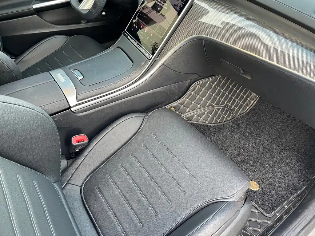 Mercedes-Benz C-Class — миниатюра 13