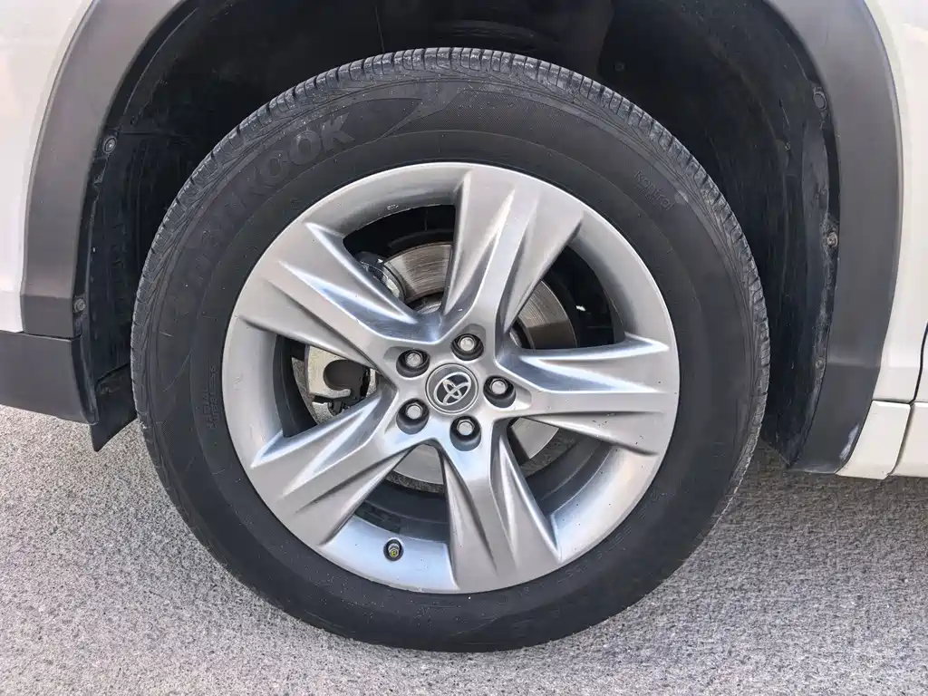 Toyota Highlander — миниатюра 17