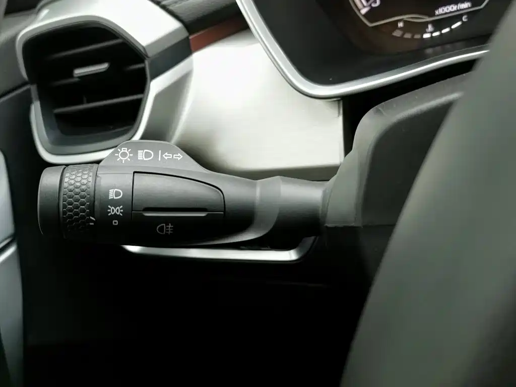 Geely Binyue — миниатюра 21