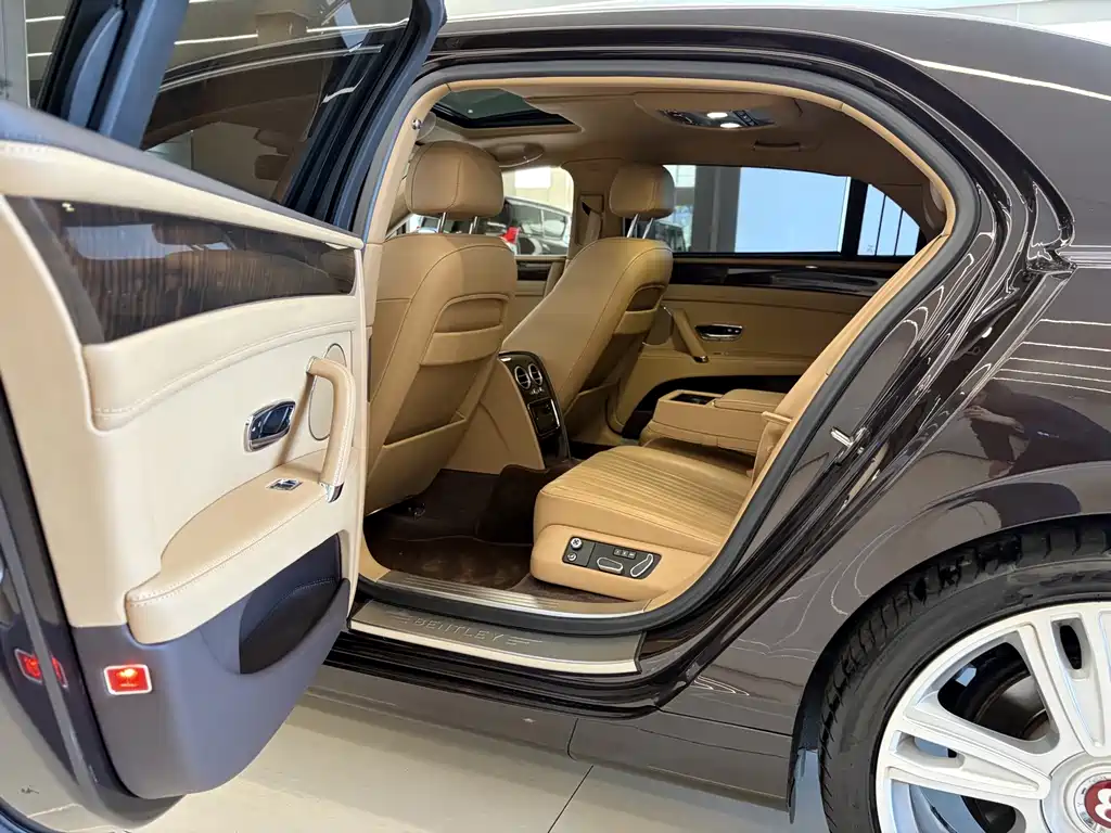 Bentley Flying Spur — миниатюра 11